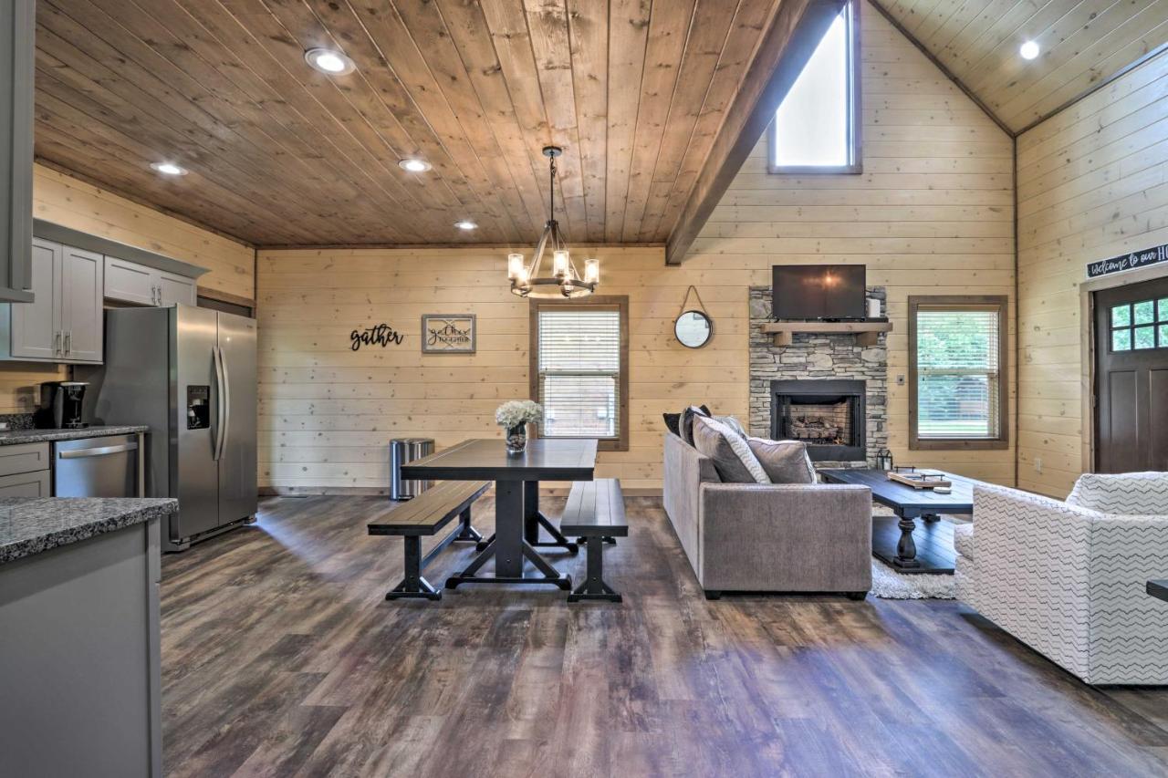 Smoky Cove Retreat With Private Hot Tub And Deck! Villa Sevierville Exteriör bild