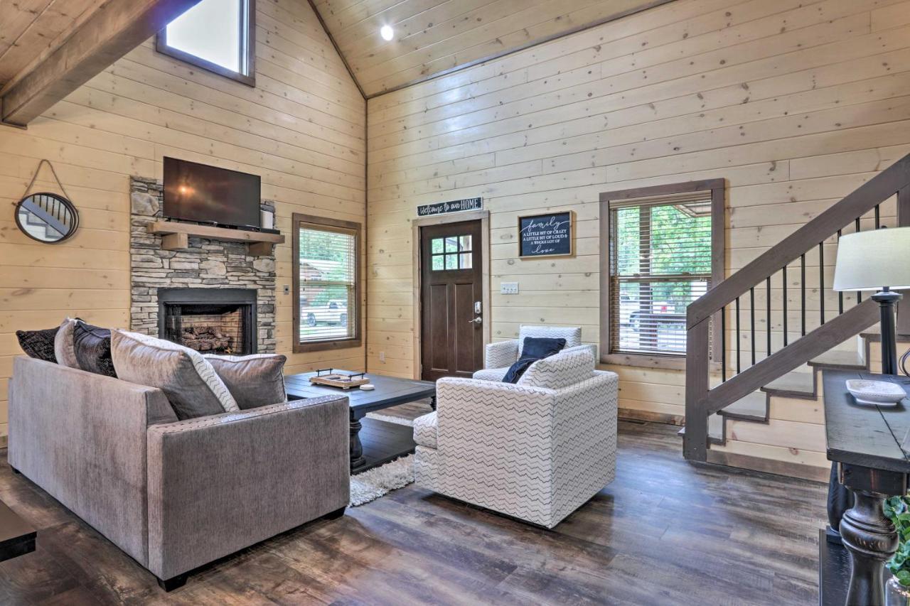 Smoky Cove Retreat With Private Hot Tub And Deck! Villa Sevierville Exteriör bild
