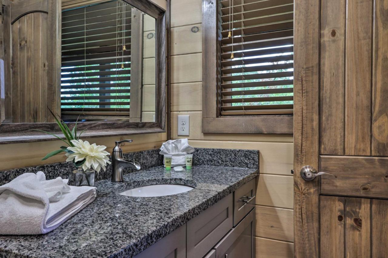 Smoky Cove Retreat With Private Hot Tub And Deck! Villa Sevierville Exteriör bild